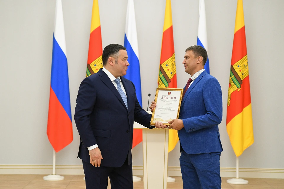 Награды нашли ученых героев. Вручал лично губернатор.