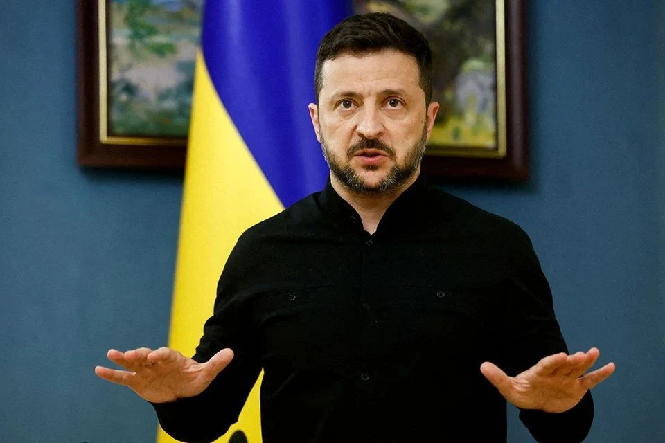 Зеленскому предрекли позорный побег в женском платье: Киев ставил на Мерца, но тот подвел