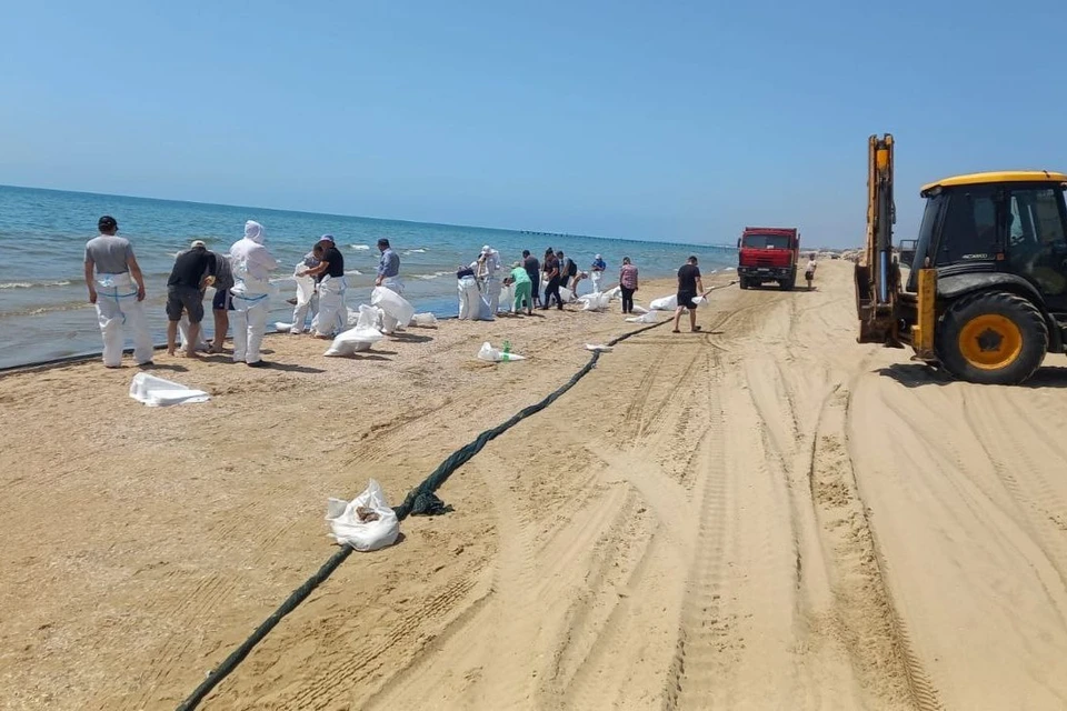 В Анапе не нашли новых выбросов мазута 9 июня Фото: оперативный штаб Краснодарского края