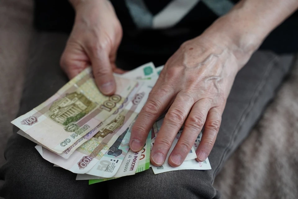 У пенсионерки украли более 100 тысяч рублей.