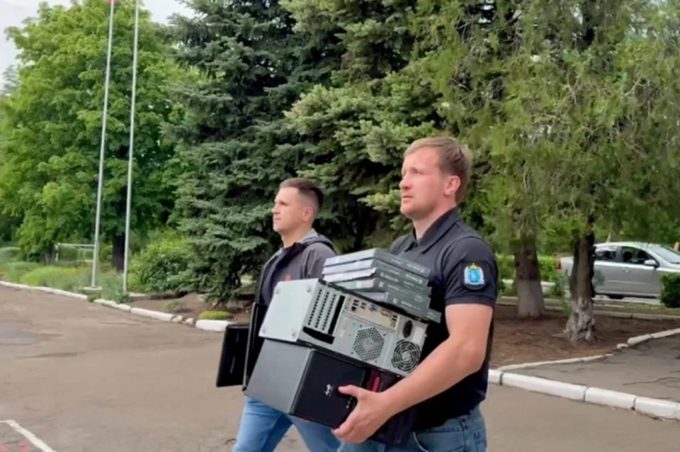 Доставку техники взяли на себя активисты региона-шефа. Фото: Администрация Волновахского округа