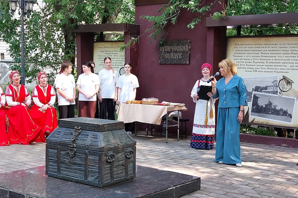«Купеческий сундук» традиционно открывают перед 12 июня. Фото: мэрия Сыктывкара.