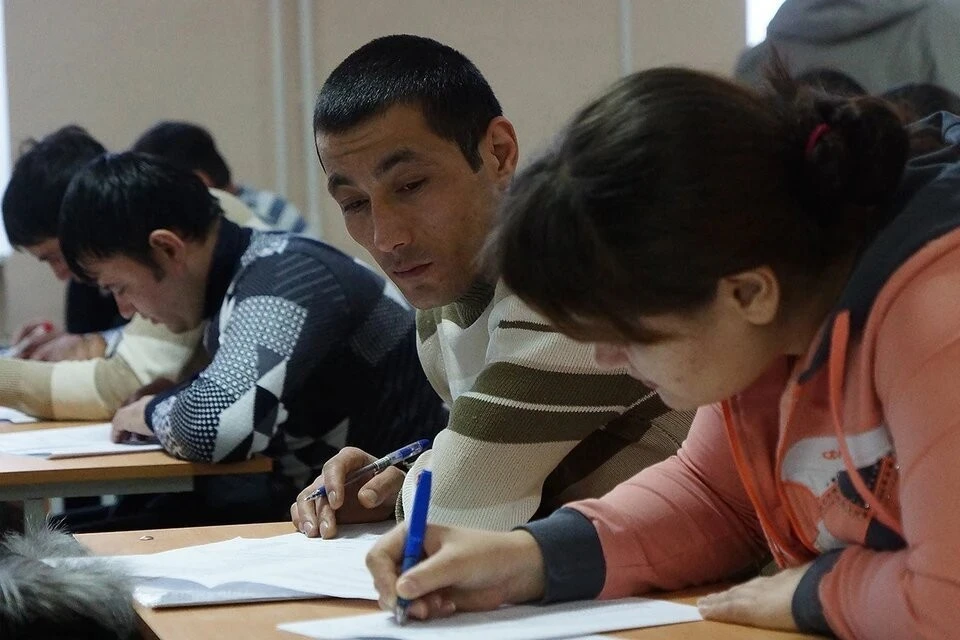 Экзамен для мигрантов в РФ с 2026 года полностью перейдет в электронный формат