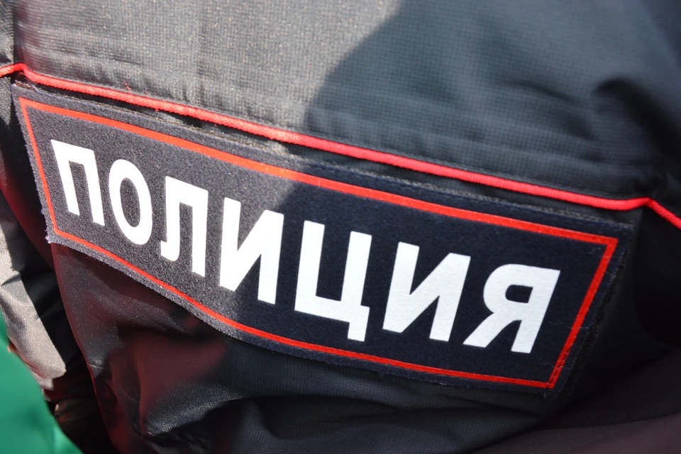 На месте работают сотрудники полиции.