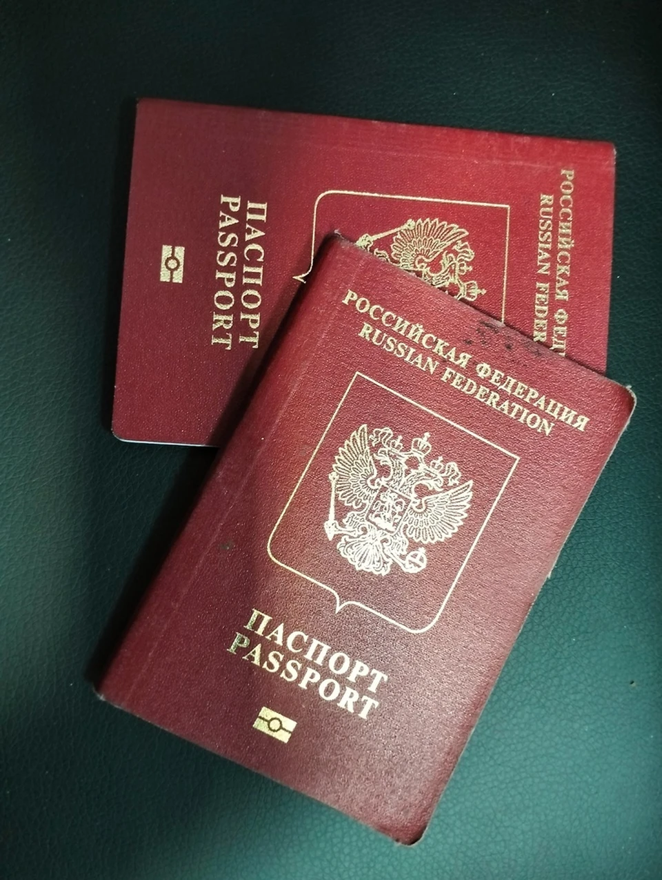 Получить загранпаспорт можно будет в один из выходных. Фото: Георгий БРИНЧУК.