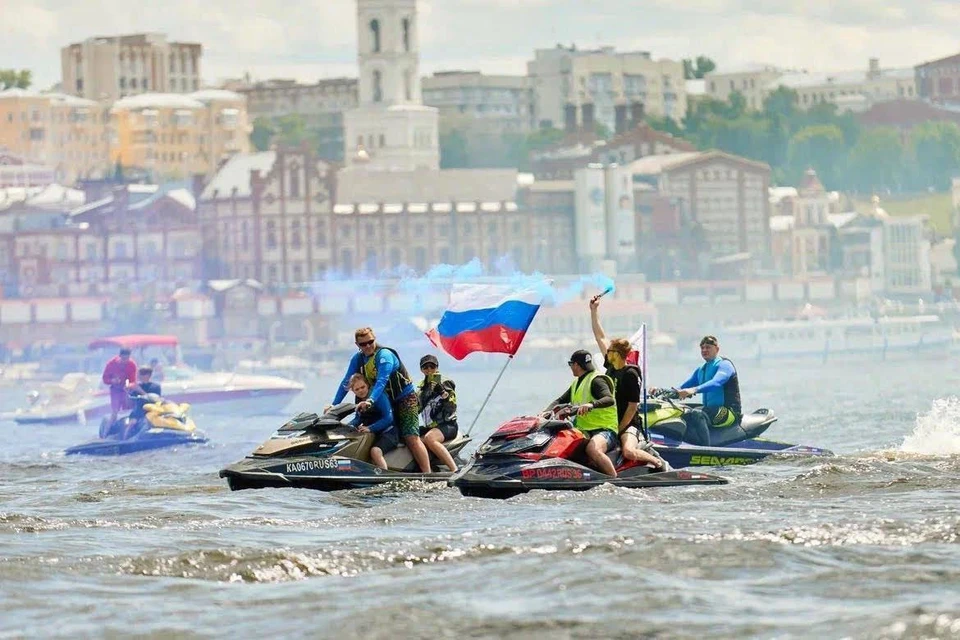 Колонну будут сопровождать на всем протяжении маршрута гидросамолеты.