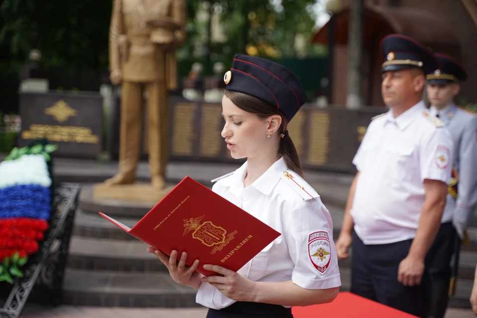 Присяга на верность службе продолжает традиции и объединяет поколения сотрудников органов внутренних дел РФ. Фото УМВД России по Липецкой области.