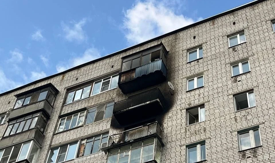 Брошенный нижегородцем с балкона окурок стал причиной пожара в доме на Пушкина.