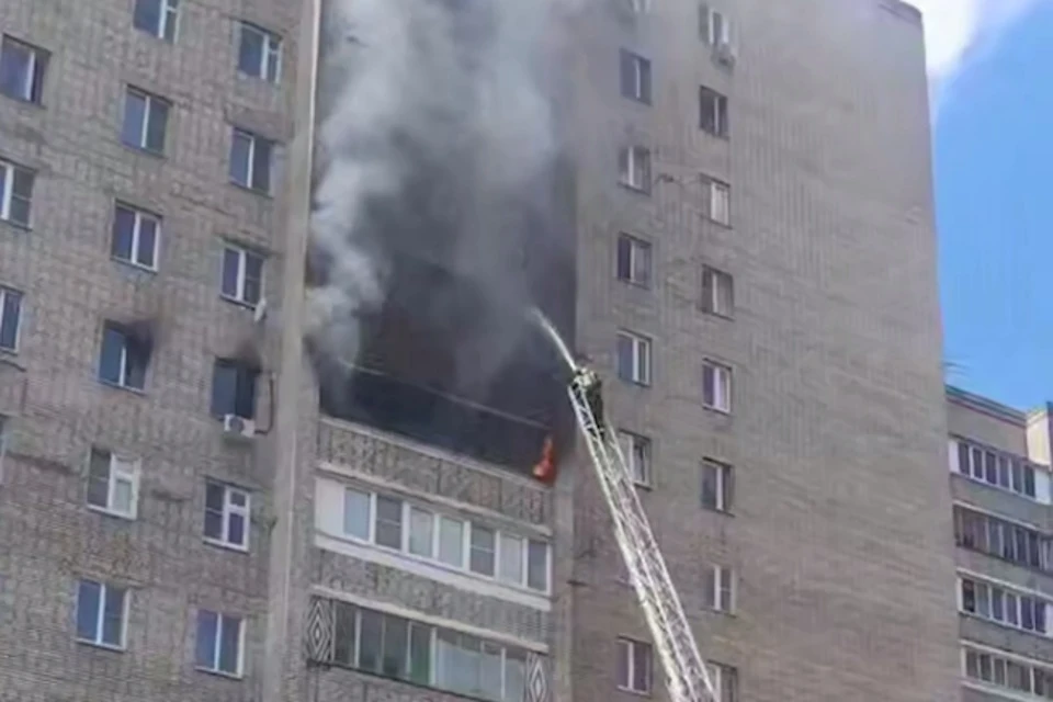 В Подольске горит жилой дом