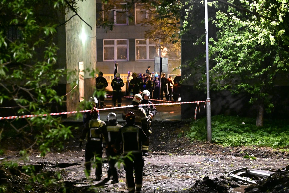 Балконы второго и третьего этажей были охвачены пламенем.