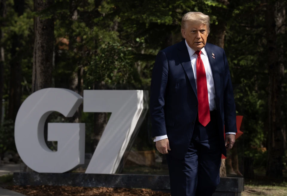 Трамп возвращается в Вашингтон, досрочно покинув саммит в Канаде, где он подписал сделку со Стармером