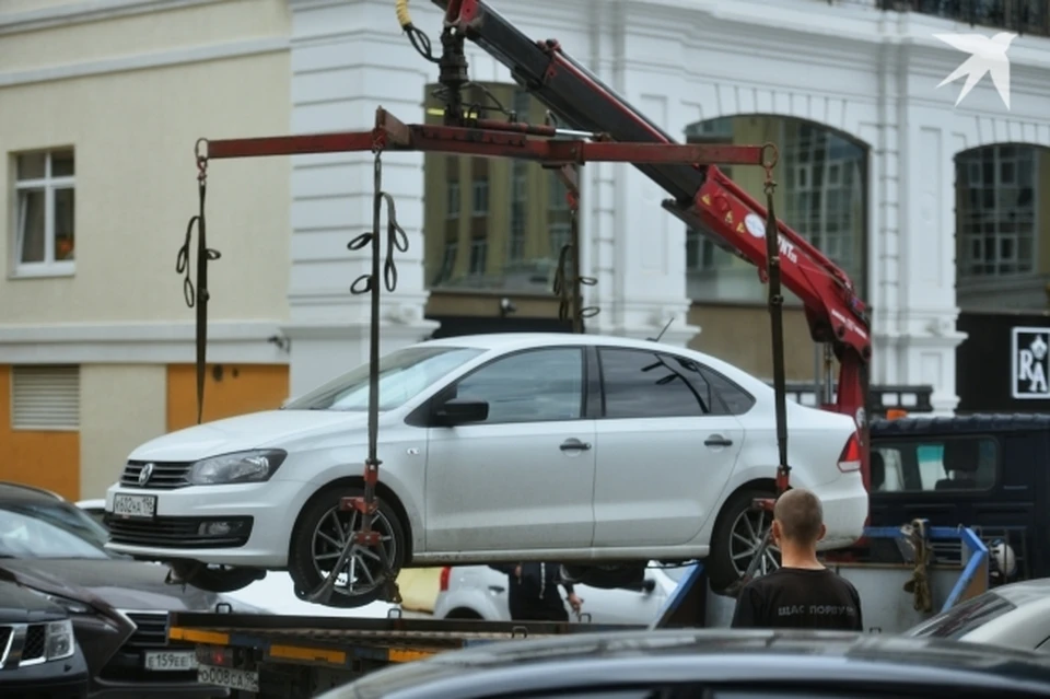 Из Екатеринбурга бесхозные авто отправят на СВО