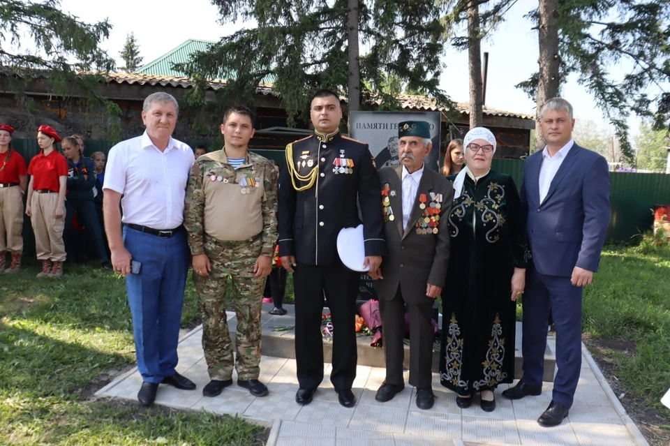 В Юргинском округе открыли два памятника защитникам Отечества.