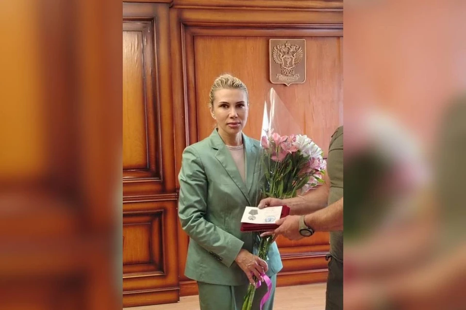Главврача клинической больницы в Ставрополе наградили медалью «За помощь фронту». Фото: минздрав Ставрополья
