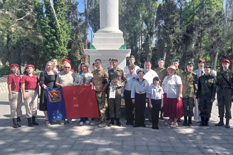 В патриотическом мероприятии принимали участие гости и жители Балаклавы. Фото Совета ветеранов Балаклавы.