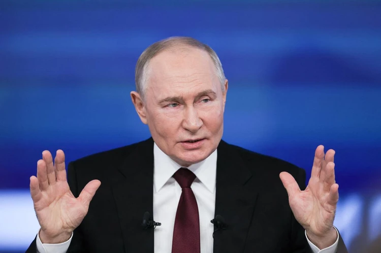 Россия не агрессор: Путин в прямом эфире поставил мат западным журналистам