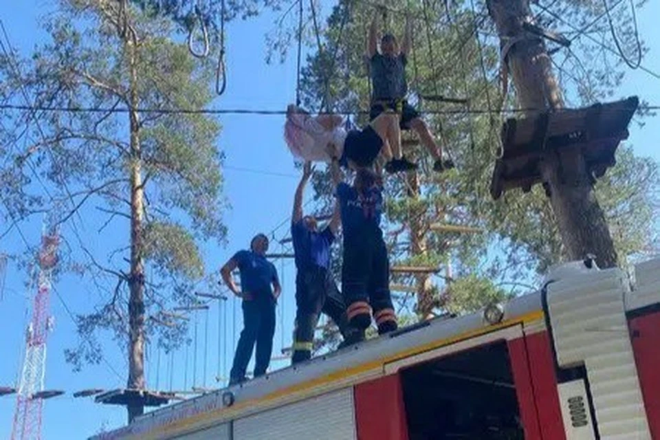 Девушка не могла спуститься