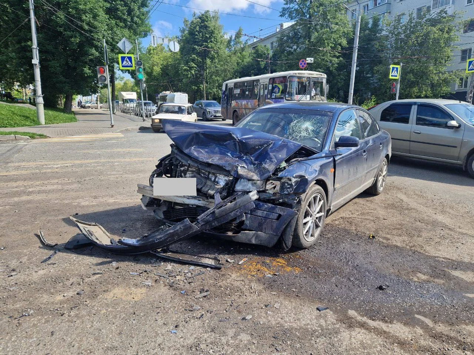 Авария произошла на улице Карла Маркса. Фото: Госавтоинспекция Кировской области