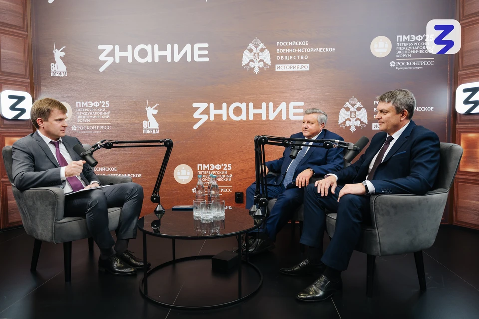 Пасечник и замначальника Управления президента РФ по государственной политике в гуманитарной сфере Николай Овсиенко обсудили вопросы исторического просвещения в Донбассе и Новороссии