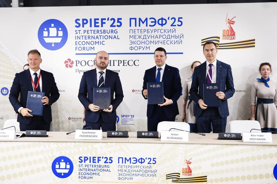 Соглашение на ПМЭФ 2025 20 июня подписали Сбер, минпромторг РФ, правительство Самарской области и ООО «РусКамедь». Фото: Иван Макеев