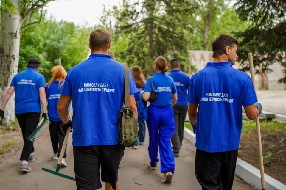 Волонтерам за день удалось облагородить более 30 захоронений. Фото: ДРОО «Ресурсный центр поддержки добровольчества (волонтерства)