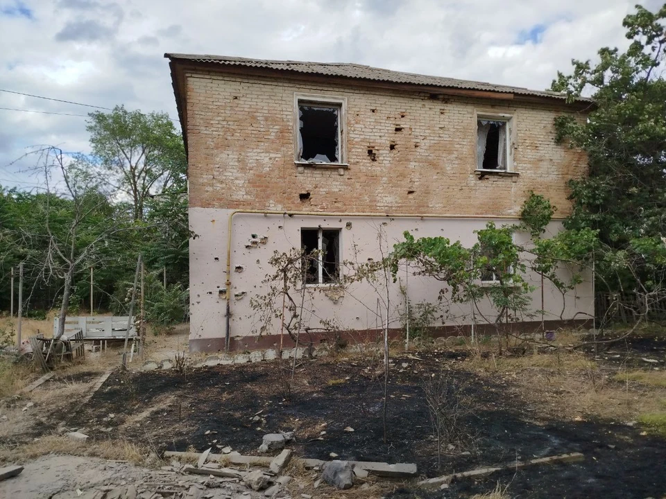 Боевики обстреляли жилой дом. ФОТО: Днепровский Рубеж.