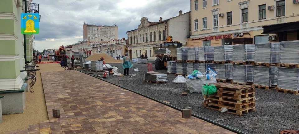 На улице уложат плитку и брусчатку