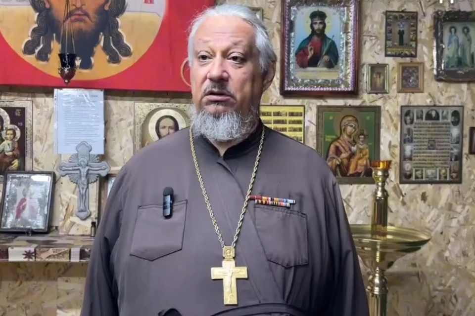Отец Михаил давно служит с военными. Скриншот видео "Народного фронта"
