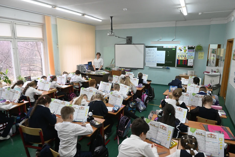Деньги региональный Минобр планирует потратить на обновление школ.