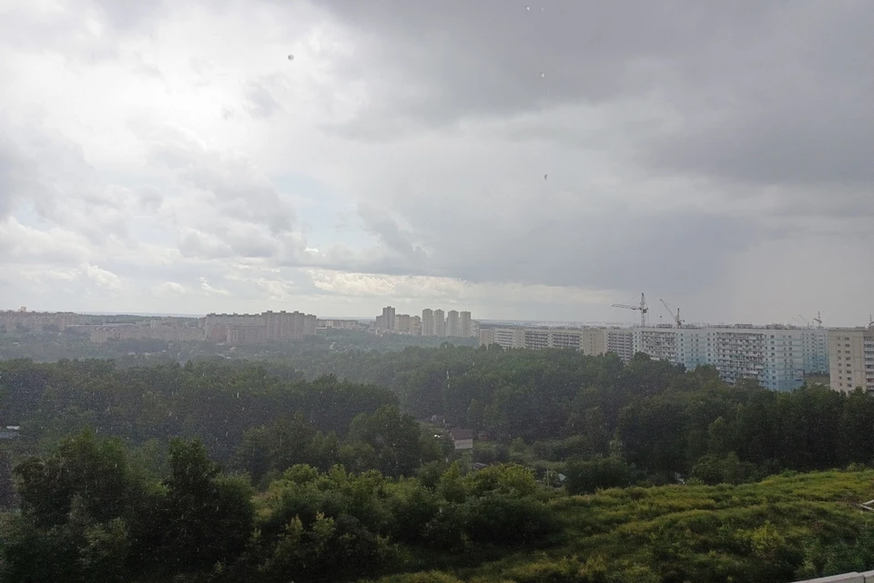 В Новосибирске прошел сильный ливень.