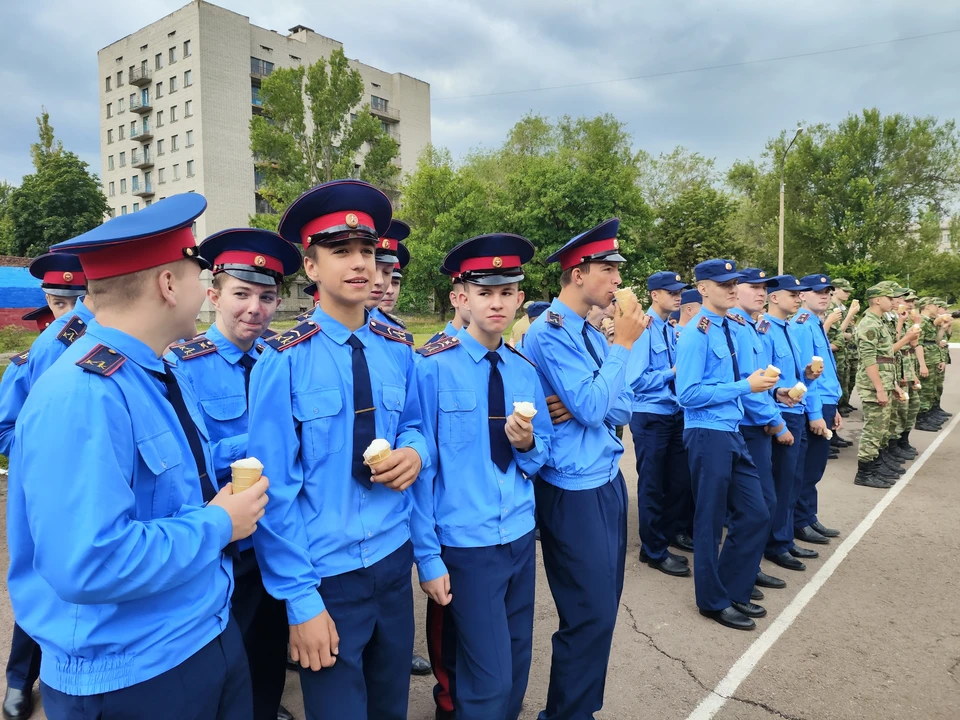 По традиции год завершили мороженым