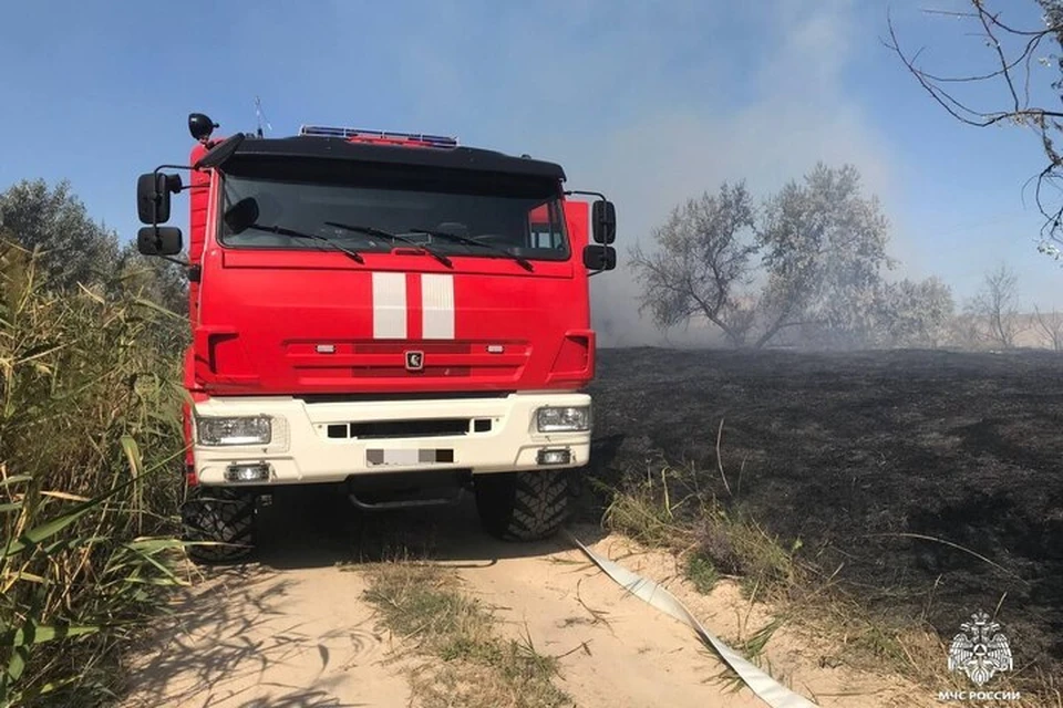 Три пожара устроили дроны ВСУ в Великолепетихском округе. Фото: ГУ МЧС России по Херсонской области