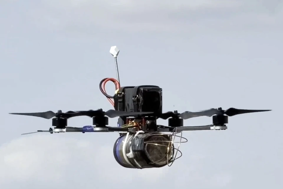 Операторы FPV дронов выявляют и уничтожают укрытые позиции ВСУ