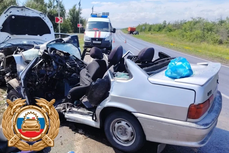 Под Ростовом в ДТП погибла водитель, пятеро взрослых и ребенок — в больнице