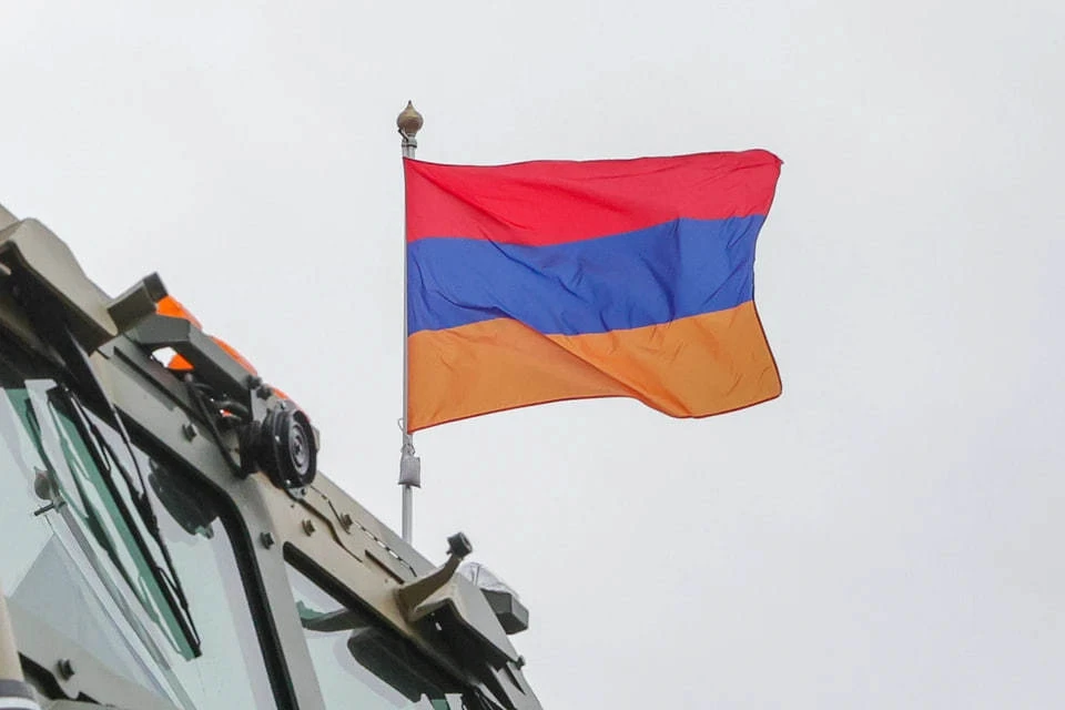 Во дворе резиденции католикоса всех армян произошла потасовка со спецназом