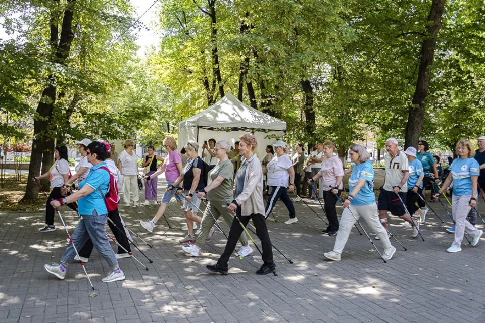 На зарядку с чемпионами пришли более 200 ростовчан. Фото: администрация Ростова