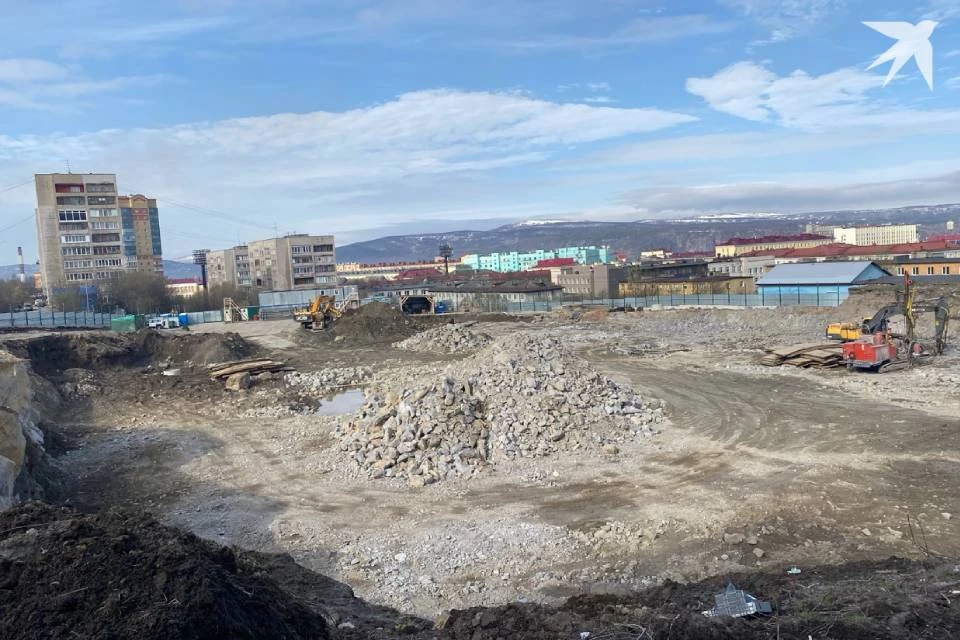 На месте строительства забора до 15 июля будут взрывать.