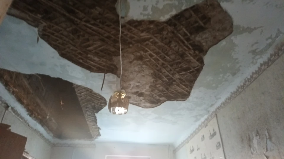 В Крыму не расселяют жильцов аварийного дома.