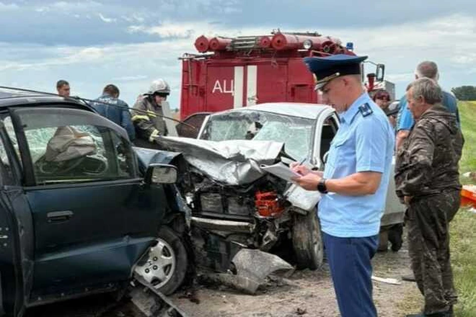 На месте аварии работают экстренные службы