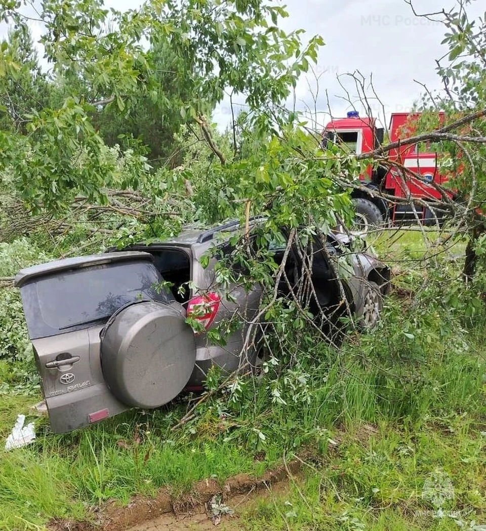 ДТП с переворотом в Калужской области: иномарка оказалась в кювете.