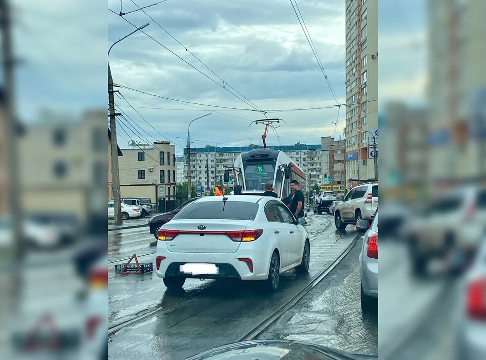 Движение удалось восстановить примерно в 16:08. Фото: дептранс Самары