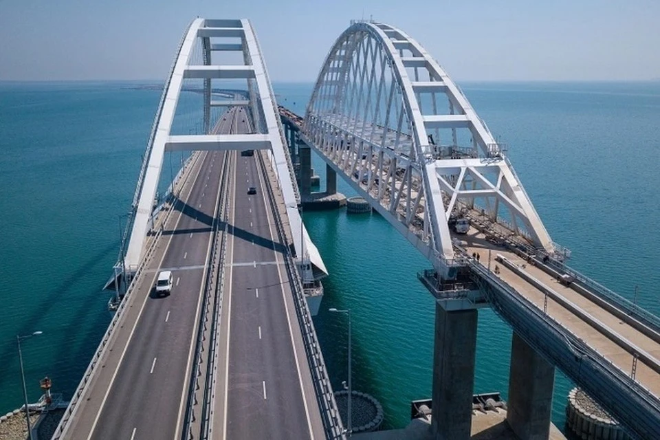 Движение автомобилей по Крымскому мосту временно приостановлено фото: Инфоцентр Крымский мост
