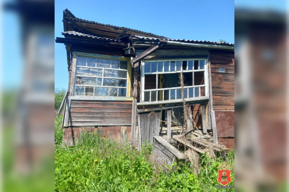 Полуразрушенный дом, ставший адресом фиктивной регистрации. Фото: МВД Тверской области.