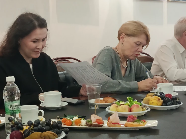 В предвкушении премьеры, в поиске художника...