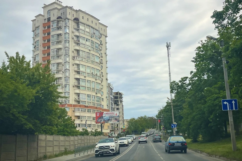 Помимо этого, севастопольцы проявляли интерес к планам ремонта дорог и спрашивали, какие улицы уже привели в порядок.