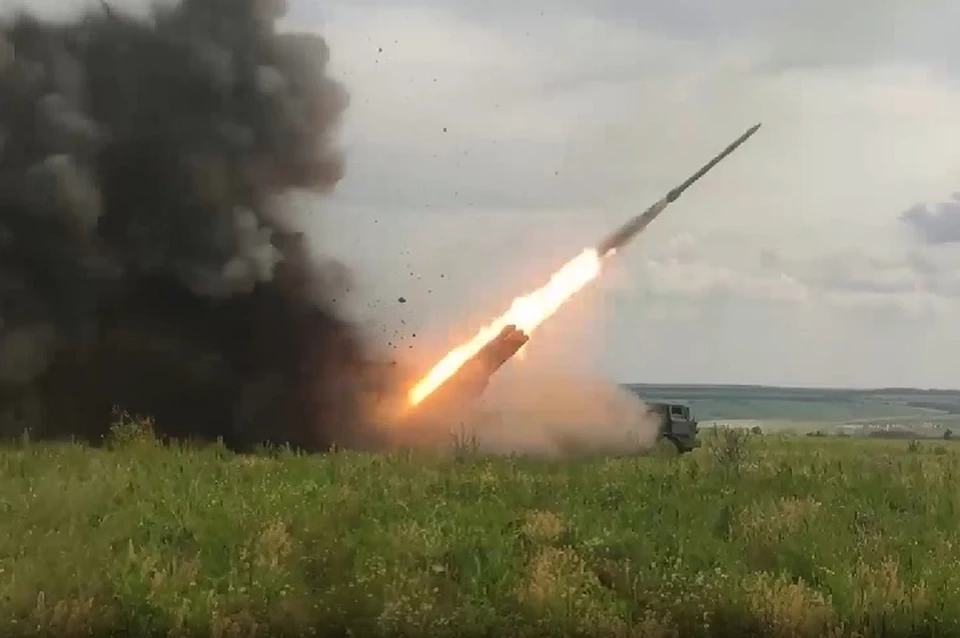 Российские войска продолжают методично продвигаться вперед, нанося значительный урон живой силе и технике противника. Фото: Минобороны России
