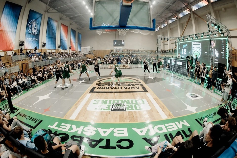 На Media Basket в Челябинске зрители увидели выступления профессиональных спортсменов, блогеров, медиаперсон и представителей шоу-бизнеса. Фото: ФБЧО