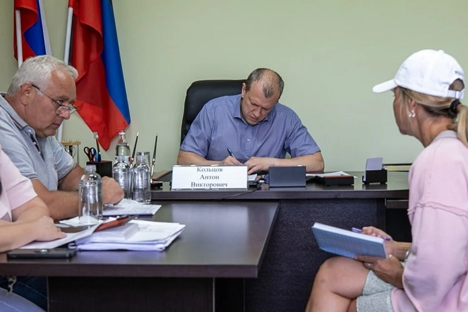 Глава Мариуполя провел личный прием жителей Ильичевского района. Фото: ТГ/Кольцов
