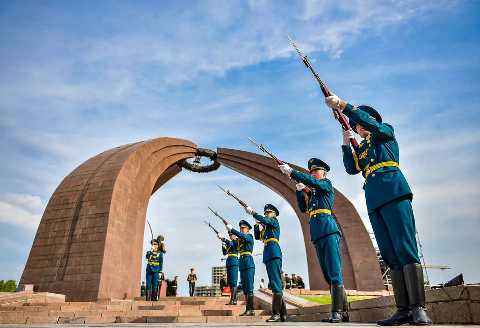 Кыргызским общественникам переданы списки погибших в свердловских госпиталях красноармейцев