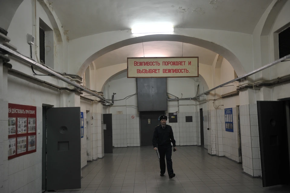 В настоящее время задержанный находится в изоляторе